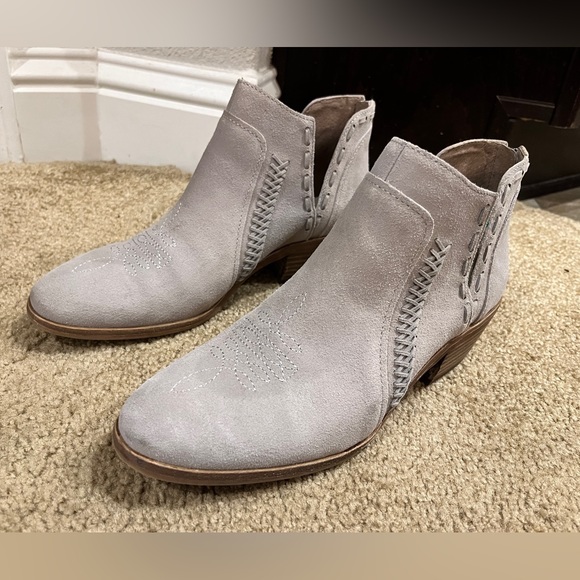 Vince Camuto booties - Picture 2 of 5